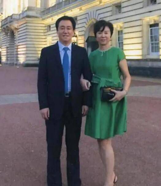 三个人c我好爽下面好痛